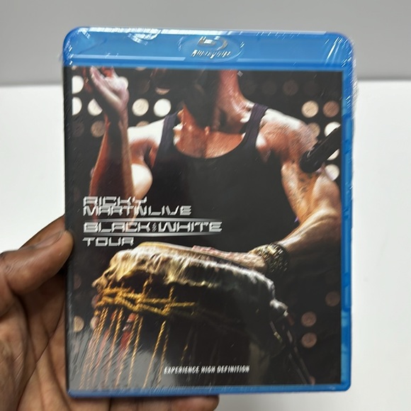 Ricky Martin Live Black and White Tour Blu-ray Disc - Picture 5 of 5